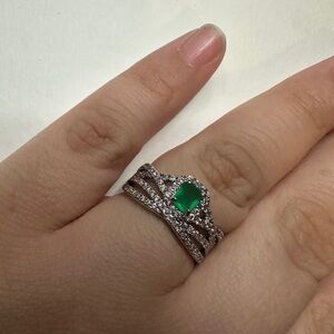 Elegant Silver and Green Gemstone Ring